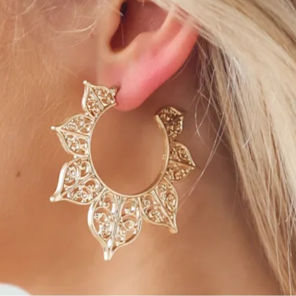 Lulus Mullen Gold Hoop Earrings